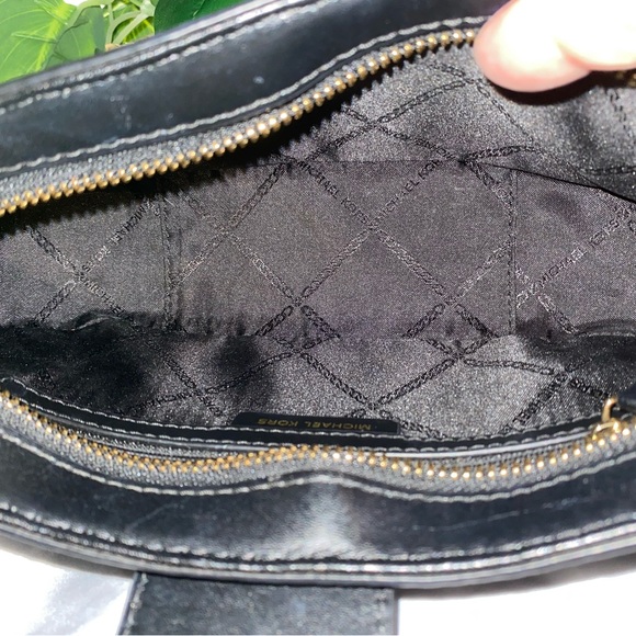 Michael Kors Carmen handbag with chain and leather strap - Picture 12 of 16